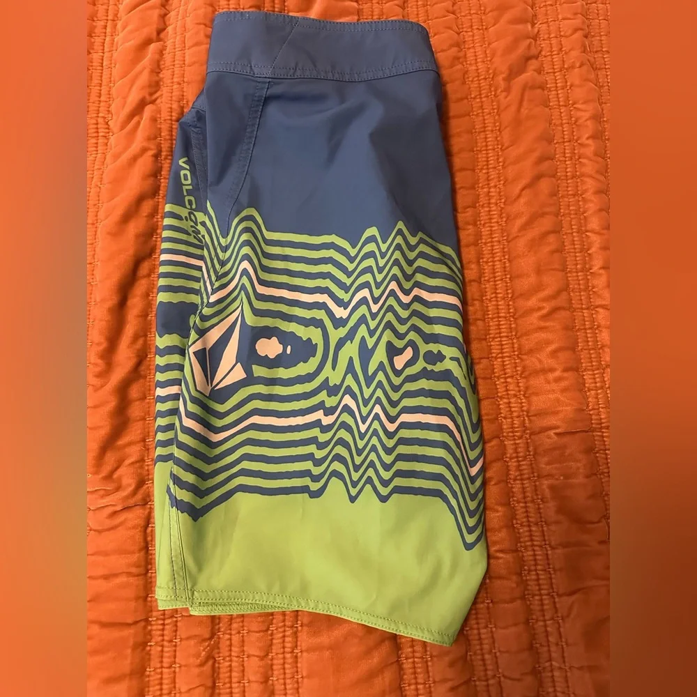 Volcom board shorts - Picture 4 of 5